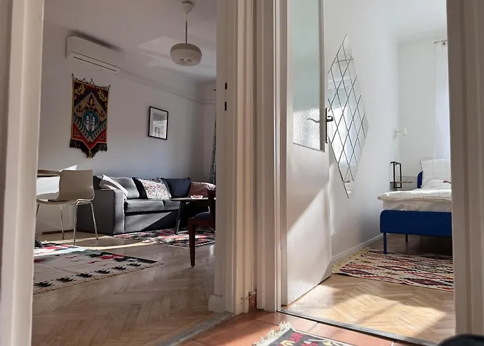 Buda\'S Crib Apartment